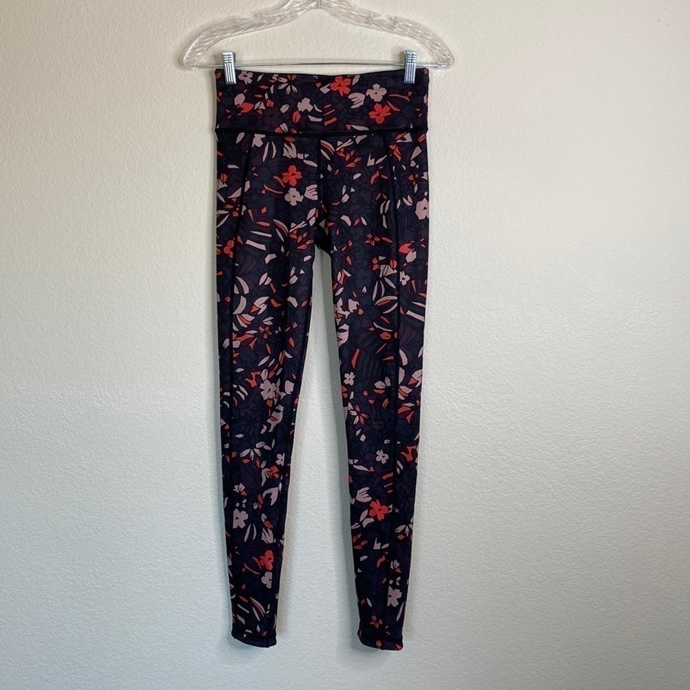 Sweaty Betty leggings floral small black purple red EUC